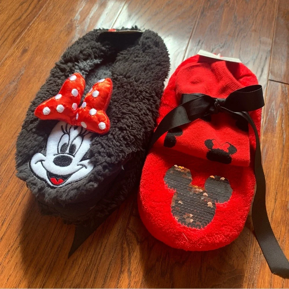 Minnie Mouse Slippers & Sock Gift Set NWT Christmas